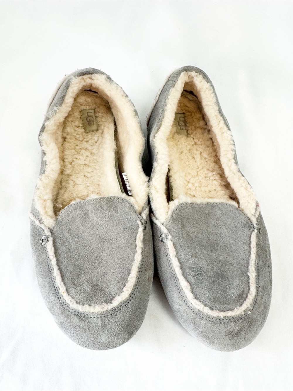 UGG Gray Suede Slippers,Fur lined,Removable Insole Size 9.5 EUC